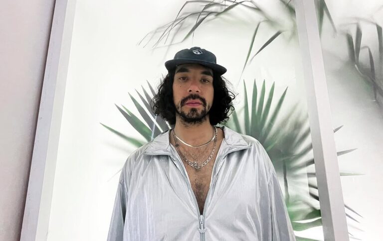 Retrato del rapero de Ciudad de México Tino El Pingüino