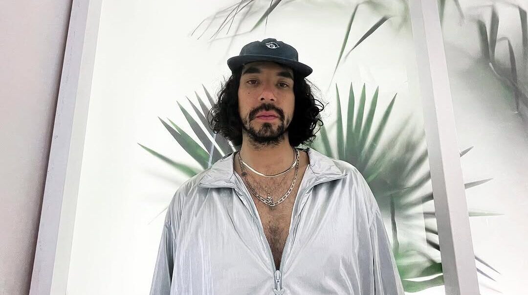 Retrato del rapero de Ciudad de México Tino El Pingüino