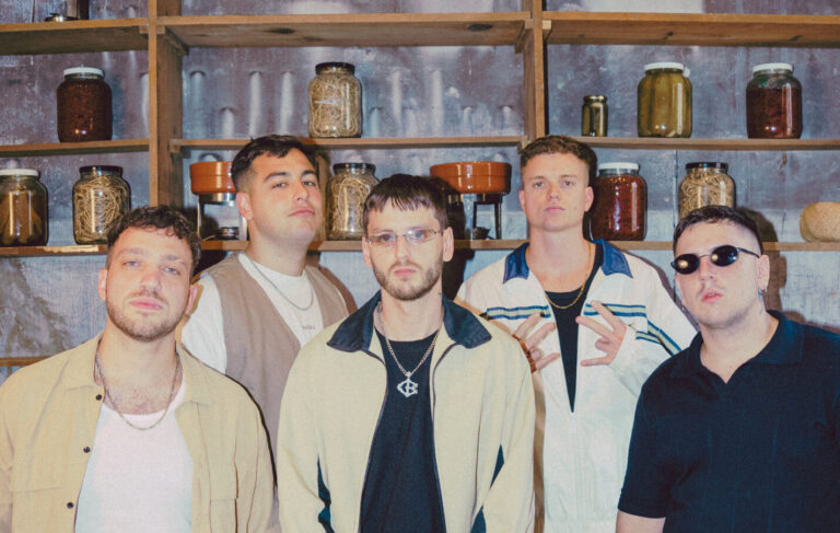 Retrato de la banda rosarina de Hip Hop Caliope Family en 2026