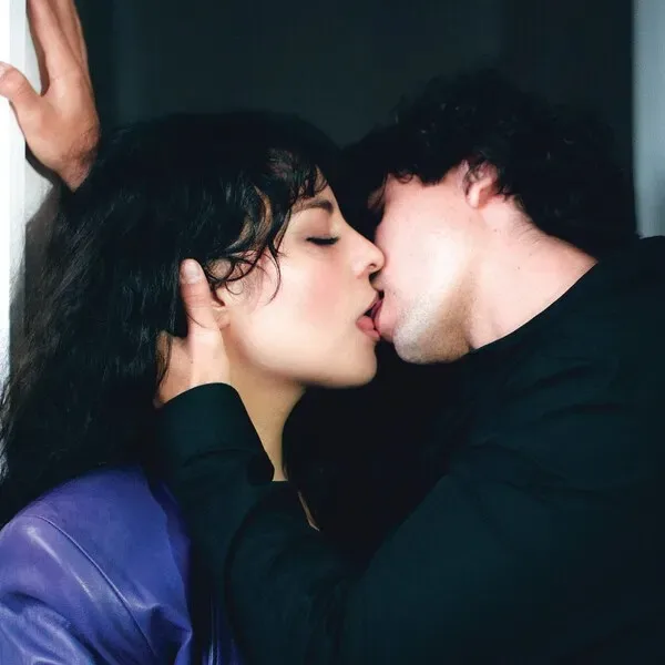 Portada de Girl Ultra - RRRomeo